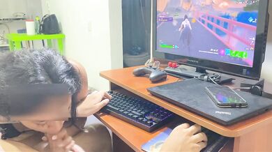 Blowjob playing fornite