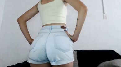 Blonde shakes her tight denim shorts raw solo