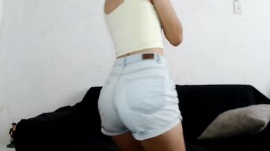 Blonde shakes her tight denim shorts raw solo