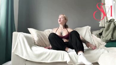 Window cleaner Sophia fingered till she cried on the window sill