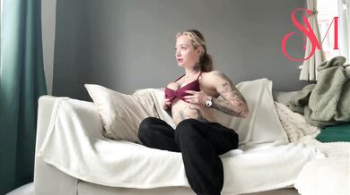 Window cleaner Sophia fingered till she cried on the window sill