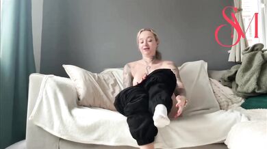 Window cleaner Sophia fingered till she cried on the window sill