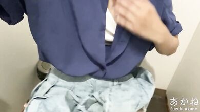 Schoolgirl squirts in dirty public toilet while fucking herself raw