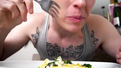Tiny POV of your gym buddy crushing you while cooking and eating
