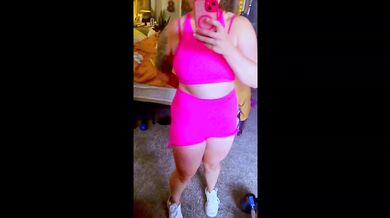 MILF workout destroys her bubbly ass in solo session