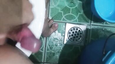 BigtitIph Sarapjakol morning Asian babe blows huge cock raw masturbation