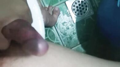 BigtitIph Sarapjakol morning Asian babe blows huge cock raw masturbation