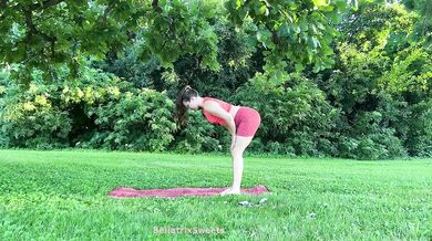 Hairy Girl Yoga in Nature raw thick loins