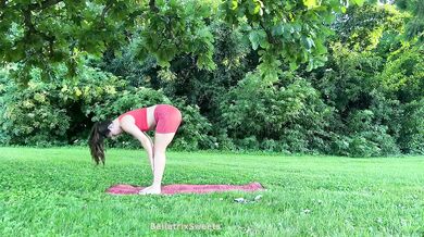 Hairy Girl Yoga in Nature raw thick loins