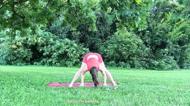 Hairy Girl Yoga in Nature raw thick loins