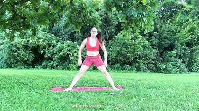 Hairy Girl Yoga in Nature raw thick loins