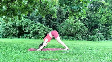 Hairy Girl Yoga in Nature raw thick loins