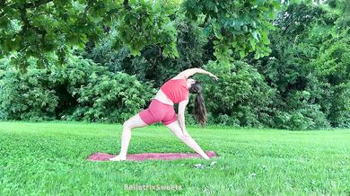 Hairy Girl Yoga in Nature raw thick loins