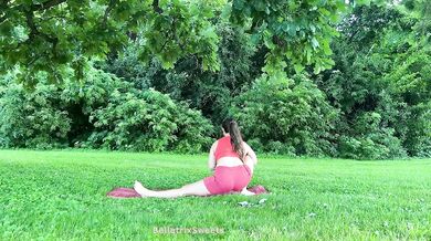 Hairy Girl Yoga in Nature raw thick loins