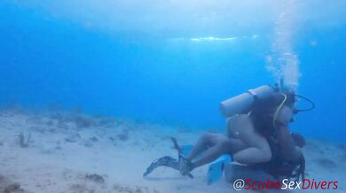Scuba Diving Fuck Underwater with Thong Bikini Couple Destroyed