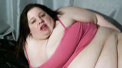 BBW milf's juicy pussy stuffed with sweet treats while she masterbates