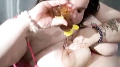 BBW milf's juicy pussy stuffed with sweet treats while she masterbates