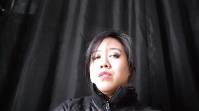 Mara’s captive spy gasps as she chokes her breath away