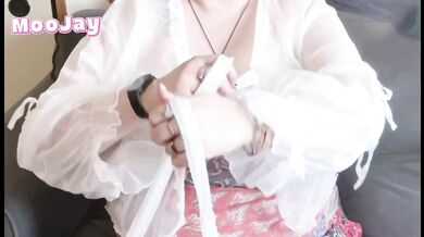 Roommate caught peekin her nipslip while tryin on clothes