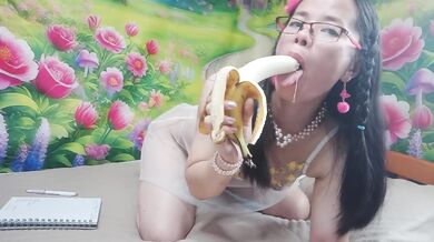Sucking banana turns you on like a cock sucking best blowjob