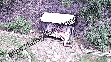 Public cunnilingus explodes hard in open air