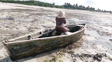 Public beach twerking flashing boobs and pussy on the boat