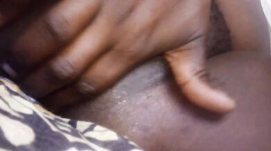 Early morning solo session gets her sloppy gushing wet