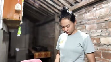 Pick papaya leaves in the garden hot sex hd solo female cum