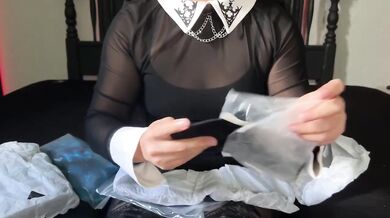 Unboxing my biggest fan’s sluts Mobbunny COSPLAY haul goth bunny girl big ass latina