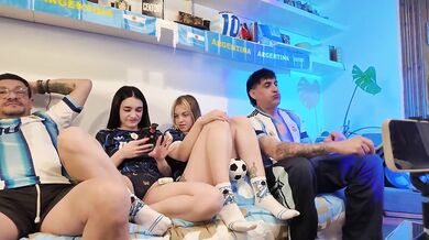 Argentina 2 Inglaterra 1 Keila Chavita y Fefo se descontrolan en vivo garchando duro y deep