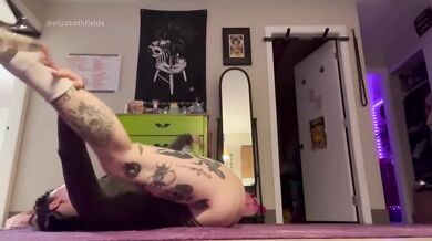 Curvy brunette strips in ankle socks big ass twerking all natural