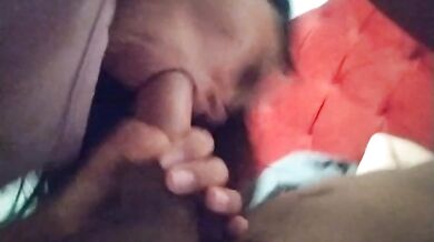 Una chupadita rica deep throat mamada descuidada