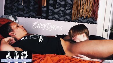 Stud wife’s hairy pussy eaten raw til they can’t cum anymore thick dyke fuck