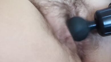 Solo girl's pussy needs a massage gun ruined