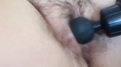 Solo girl's pussy needs a massage gun ruined