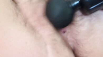 Solo girl's pussy needs a massage gun ruined