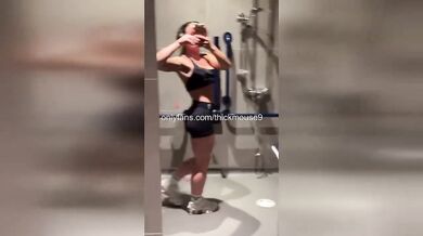 Stepdaughter’s bare pussy flash to stepdad raw livestream fail