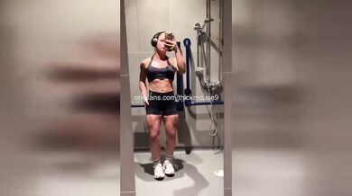 Stepdaughter’s bare pussy flash to stepdad raw livestream fail