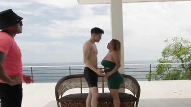 Mexican MILF gushing cum on Acapulco beach destroying throat deep