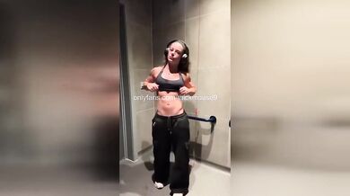 College Girl Squirted Live On Cam When She Oops