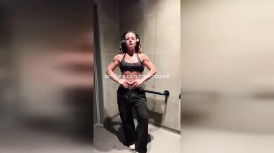 College Girl Squirted Live On Cam When She Oops