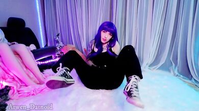 Fingers pistoning throbbing thot with fishnets and tattoos