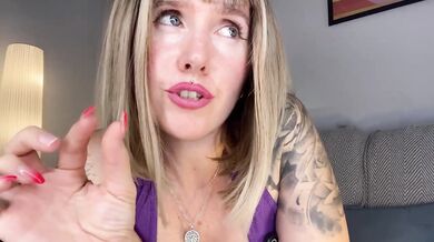 Blonde milf destroyed her gushing pink pussy with ultimate vibrator