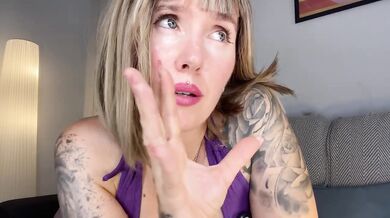 Blonde milf destroyed her gushing pink pussy with ultimate vibrator
