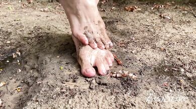 Russian BBW granny gushes dirty piss into jar raw amateur leak