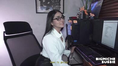 Let my boss creampie my ass so I don't get fired while my BF waits outside