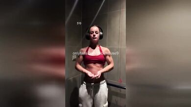 Teen's Virgin Pussy Exposed by Mistake Raw Livestream Fails HD Porn