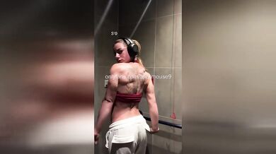 Teen's Virgin Pussy Exposed by Mistake Raw Livestream Fails HD Porn