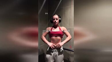 Teen's Virgin Pussy Exposed by Mistake Raw Livestream Fails HD Porn