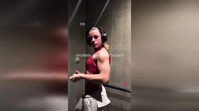 Teen's Virgin Pussy Exposed by Mistake Raw Livestream Fails HD Porn